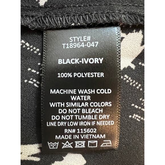 LUSH Top Women's Large V-Neck Button Down Modern Print Black Ivory NEW - Picture 11 of 13